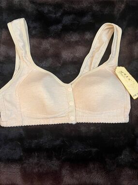 Front-Closure Wireless Comfort Bra in Cream